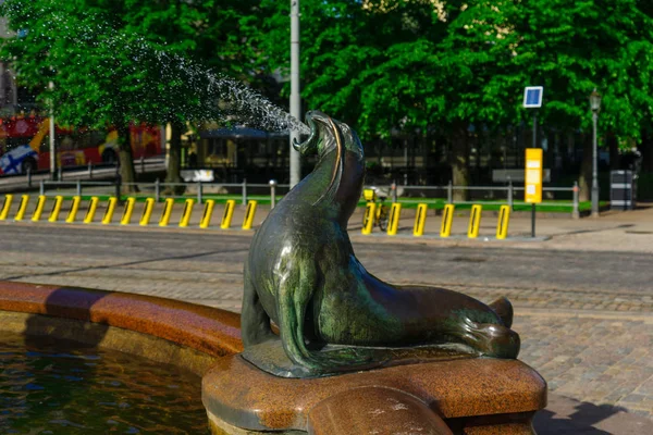 Havis Amanda standbeeld en fontein, in Helsinki — Stockfoto