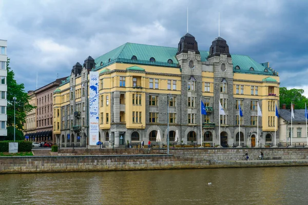 City hall and the Aura river, in Turku — Stock Photo, Image