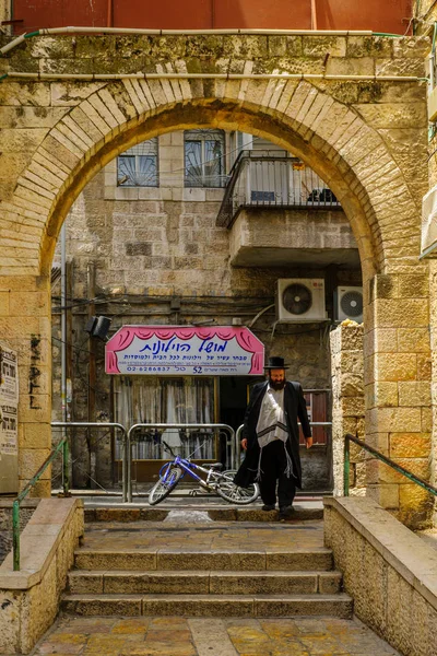 Escena del barrio ultraortodoxo Mea Shearim, Jerusalén — Foto de Stock