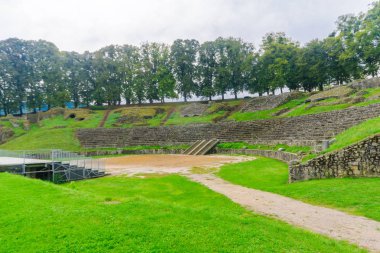 Roma Tiyatrosu Autun içinde kalır