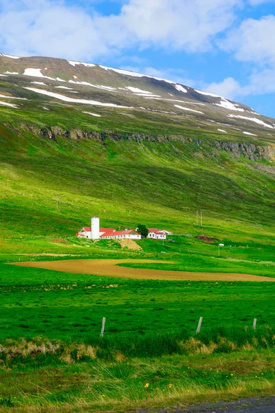 Paisagem e campo ao longo do Eyjafjordur — Fotografia de Stock