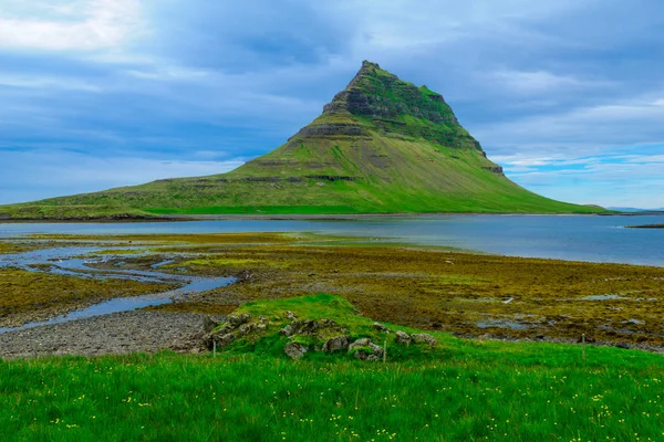Peyzaj ve Kirkjufell dağ