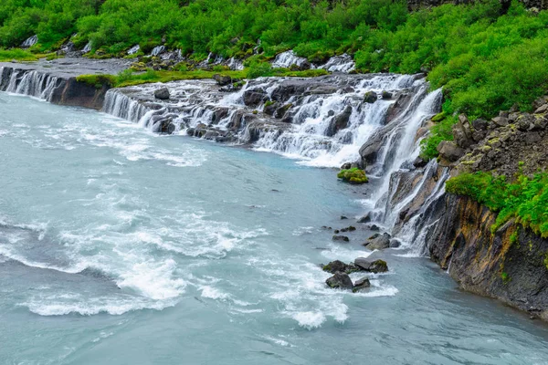 A cachoeira Hraunfossar — Fotografia de Stock