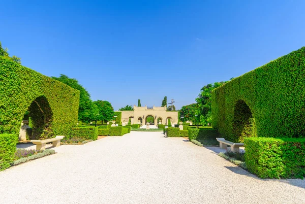 Bahai gardens, in Acre (Akko) — Stock Photo, Image