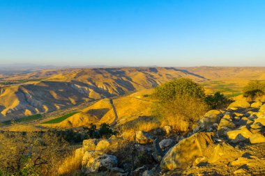 Nachal (akış) Samach ve Golan Tepeleri