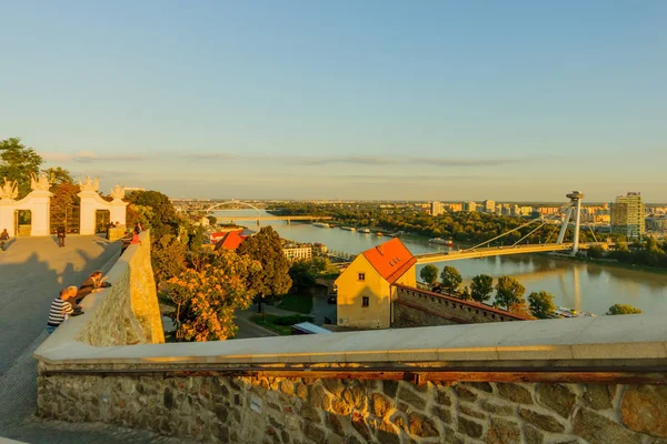 Řeka Dunaj a mostem Snp, Bratislava — Stock fotografie
