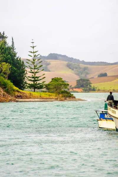 Fisherman and landscape near Mangonui — Stock Photo, Image