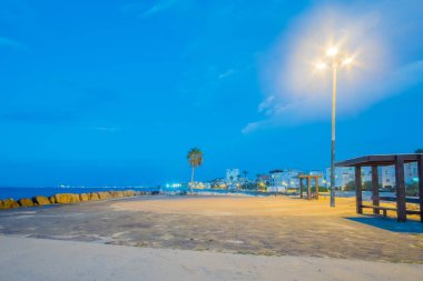 Yarasa Galim beach promenade, gün batımında, Haifa