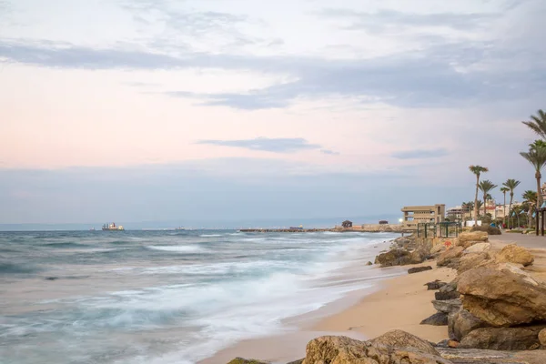 Bat Galim beach promenada, o zachodzie słońca, Haifa — Zdjęcie stockowe