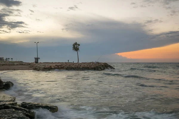 Bat Galim beach promenada, o zachodzie słońca, Haifa — Zdjęcie stockowe