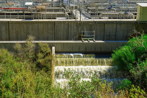 Usine de traitement des eaux usées, dans la vallée de Sorek — Photo