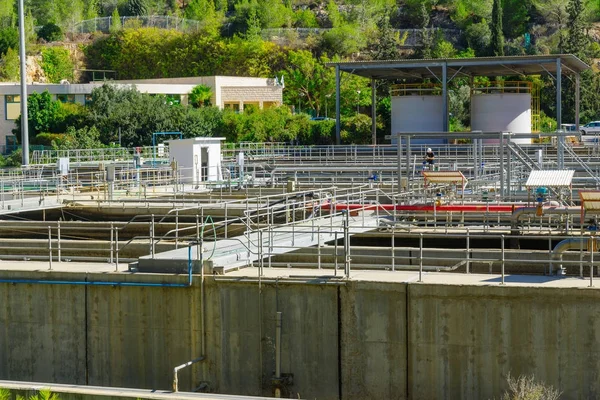 Usine de traitement des eaux usées, dans la vallée de Sorek — Photo