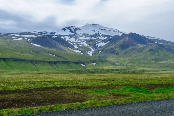Landskap och Snaefellsjokull vulkanen — Stockfoto