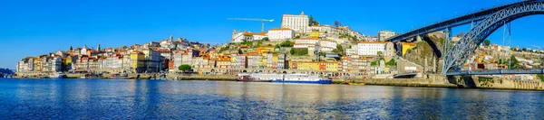 Ponte Dom Luis I, e a Ribeira, no Porto — Fotografia de Stock