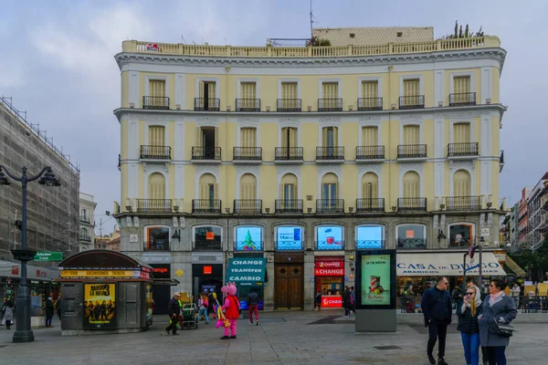 Puerta del Sol plein, in Madrid — Stockfoto