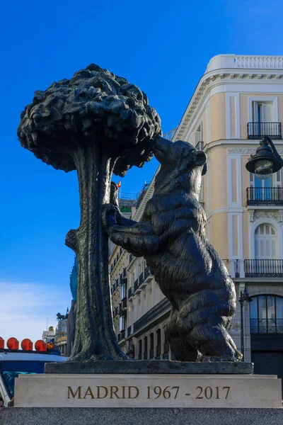Статуя Медведя и клубничного дерева в Мадриде — стоковое фото