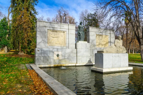 Monument of Santiago Ramon y Cajal, Madrid — Stock Photo, Image