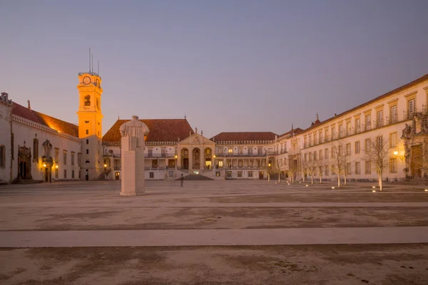 Antiguo patio universitario en Coimbra — Foto de Stock
