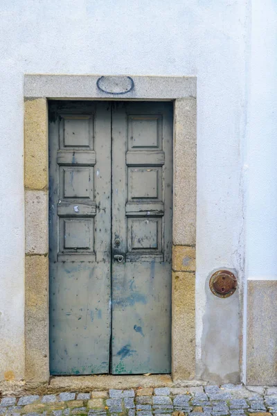 Huisdeur in de historische oude stad van Miranda do Douro — Stockfoto