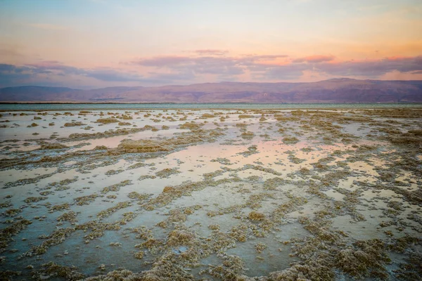 Coucher de soleil sur les formations salines de la mer Morte — Photo