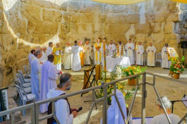 Paskalya Pazartesi Kutsal ayinde Emmaus-Niğbolu Bazilikası