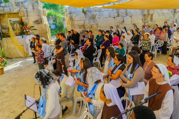 Easter Monday Solemn Mass at the basilica of Emmaus-Nicopolis — Stock Photo, Image