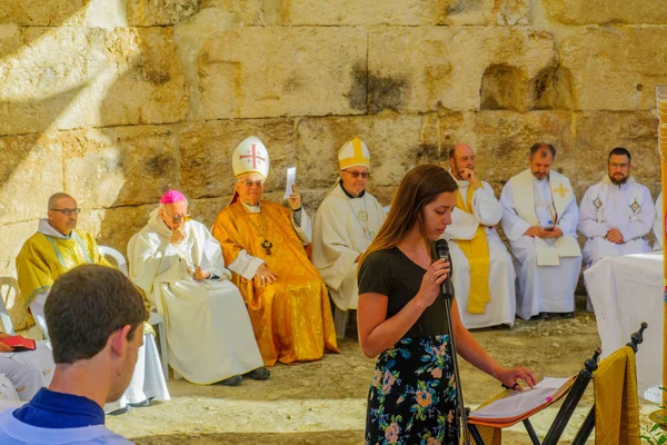 Easter Monday Solemn Mass at the basilica of Emmaus-Nicopolis — Stock Photo, Image