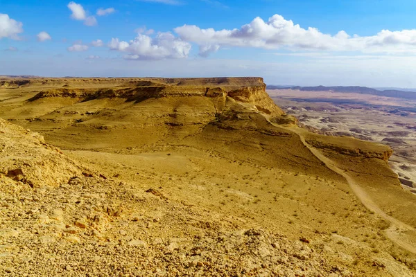Landscape of Makhtesh (crater) Ramon (from mount Ardon) — Stock Photo, Image