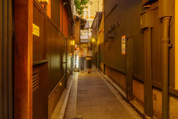 Callejón en el distrito de Gion, Kyoto — Foto de Stock