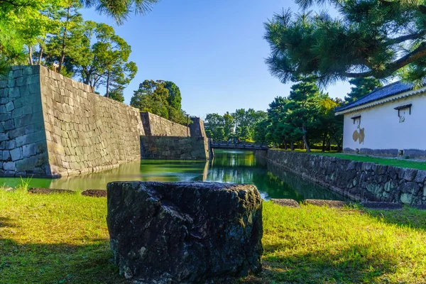 京都Nijo城堡护城河和城墙 — 图库照片