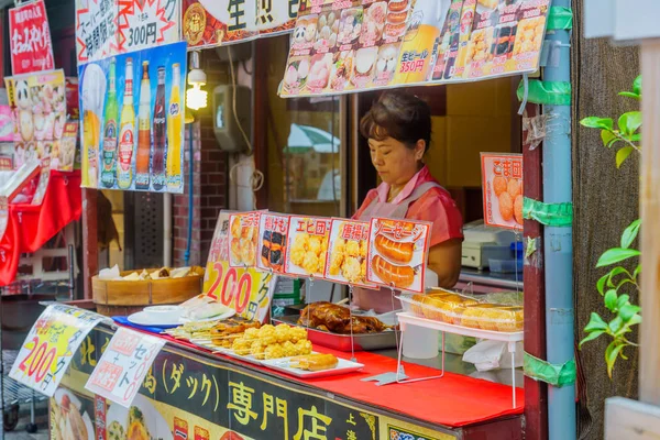 Sprzedawca żywności ulicznej w Nankin-machi, Chinatown, Kobe — Zdjęcie stockowe