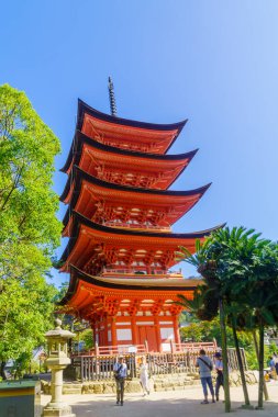 Miyajima 'da beş katlı Pagoda (Gojunoto).