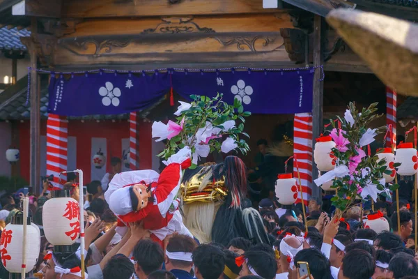 Festival de otoño danza del león de pelo en el santuario de Oshio Tenman-gu —  Fotos de Stock