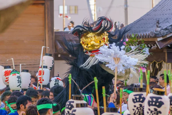 Festa de outono dança de leão de cabelo em Santuário de Oshio Tenman-gu — Fotografia de Stock