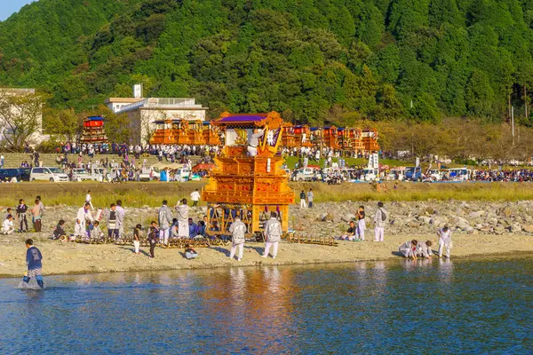 Берег реки - Saijo Isono Shrine Festival — стоковое фото