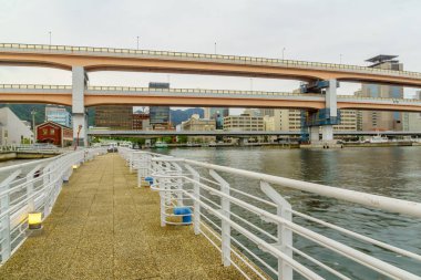 Şehir siluetinin günbatımı görüntüsü, limandan, Kobe