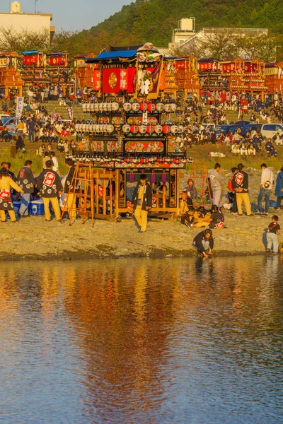 Берег реки - Saijo Isono Shrine Festival — стоковое фото