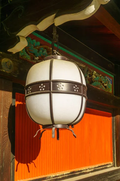Lámpara de linterna en el santuario Kitano-Temmangu, Kioto —  Fotos de Stock