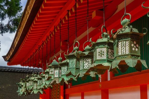 Kasuga Taisha Tapınağı 'nda geleneksel fenerler, Nara