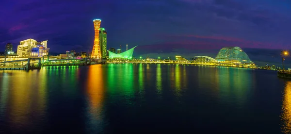 Panoramisch uitzicht op de haven 's avonds, Kobe — Stockfoto