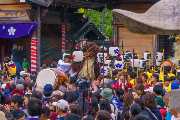 Höstfestival dans av hår lejon i Oshio Tenman-gu helgedom — Stockfoto