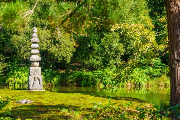 Shirohebi-no-dzuka Montículo (Kinkaku Rokuon templo de ji), Kioto — Foto de Stock