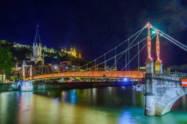 Saone, Saint Georges ve Notre-Dame, Lyon gece görüşü.