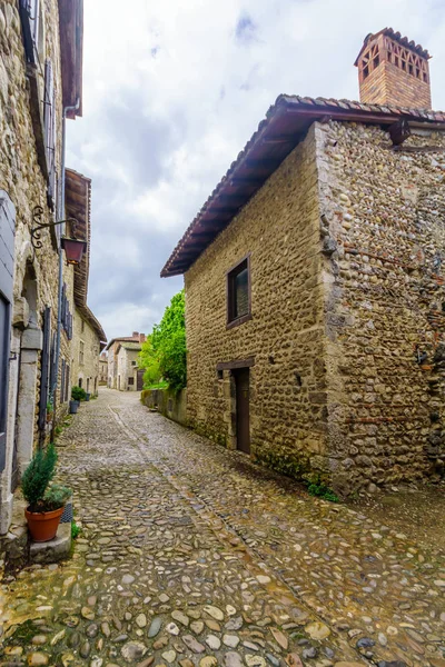 Steegje in het middeleeuwse dorp Perouges — Stockfoto