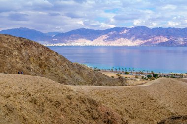 Akabe Körfezi manzarası, Eilat Dağları