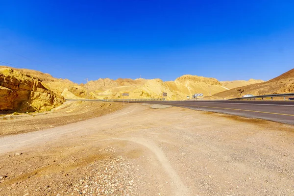 Nahal Shlomo (vale do deserto), com sinal de direção — Fotografia de Stock