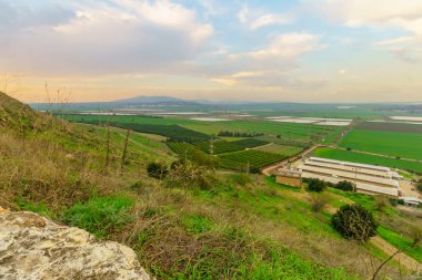 Jezreel Vadisi 'nin doğu kısmının gün batımı manzarası