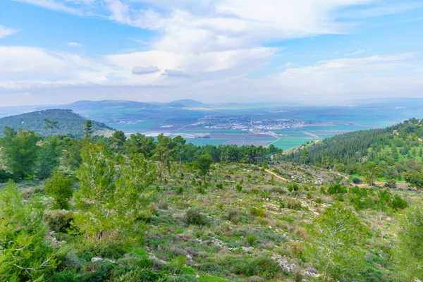 Paisaje y campo en el valle oriental de Jezreel — Foto de Stock