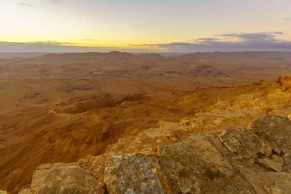 Vue du lever du soleil sur Makhtesh (cratère) Ramon — Photo