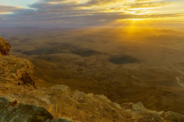 Vista del amanecer de Makhtesh (cráter) Ramon — Foto de Stock